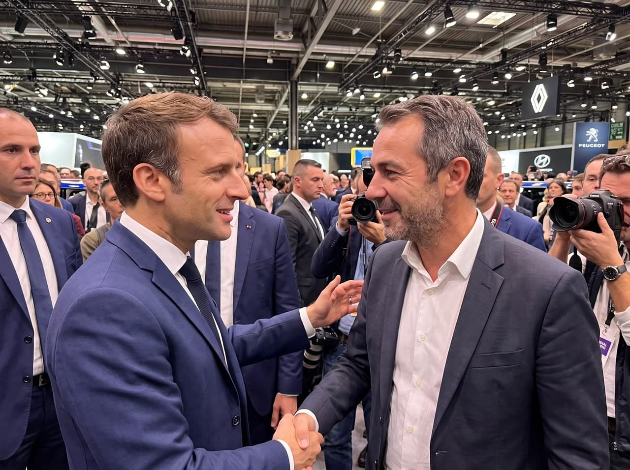Rencontre avec Emmanuel Macron au Mondial de l'Automobile de Paris